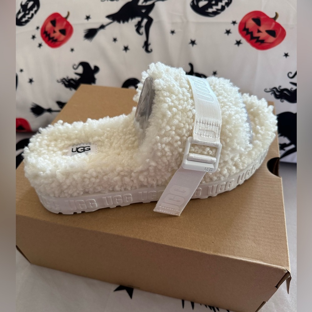 Women UGG Fluffita Sandal